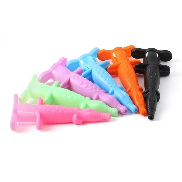 Alligator syringe sleeve (1)